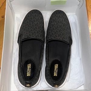 Michael Micheal Kors Slip on shoe! Size 8.5